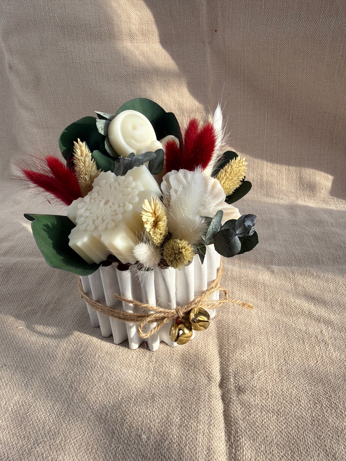 Bouquet con fiori in cera profumata e fiori essiccati 'Fino ad esaurimento scorte'